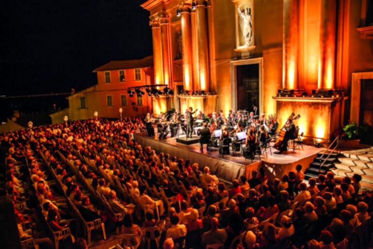 Menton, Centre Historique, Vue Mer Bagian luar foto